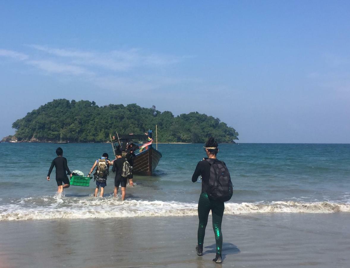 Hotel Sea Rounding Ko Phra Thong Esterno foto